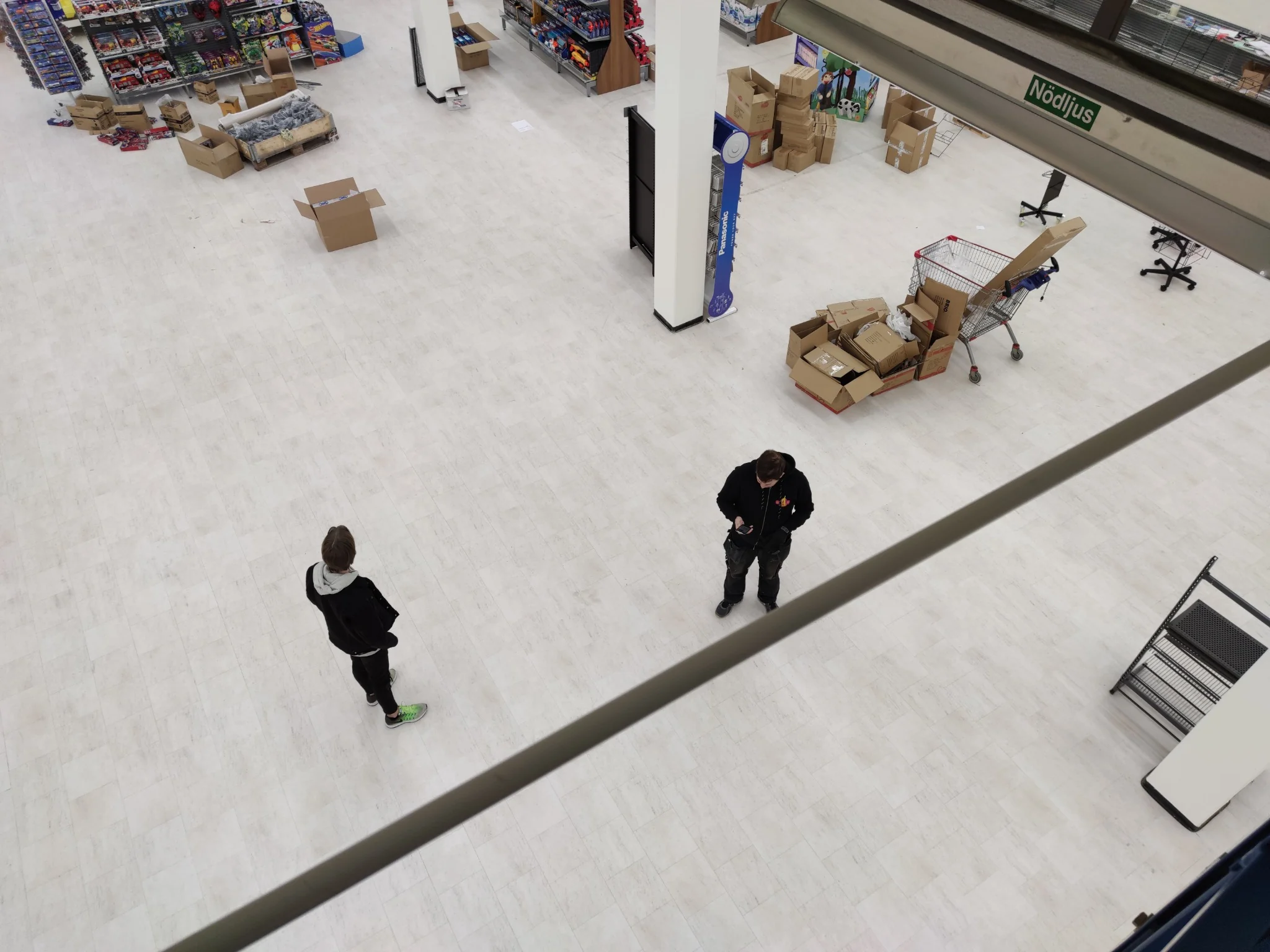 Platsbesök i butiken under uppbyggnad hos Go Banana Bergvik