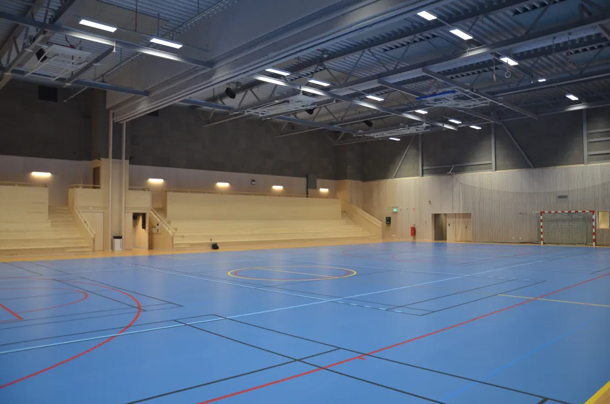 Översikt över den färdiga fullstora idrottshallen på Sörby sportcenter