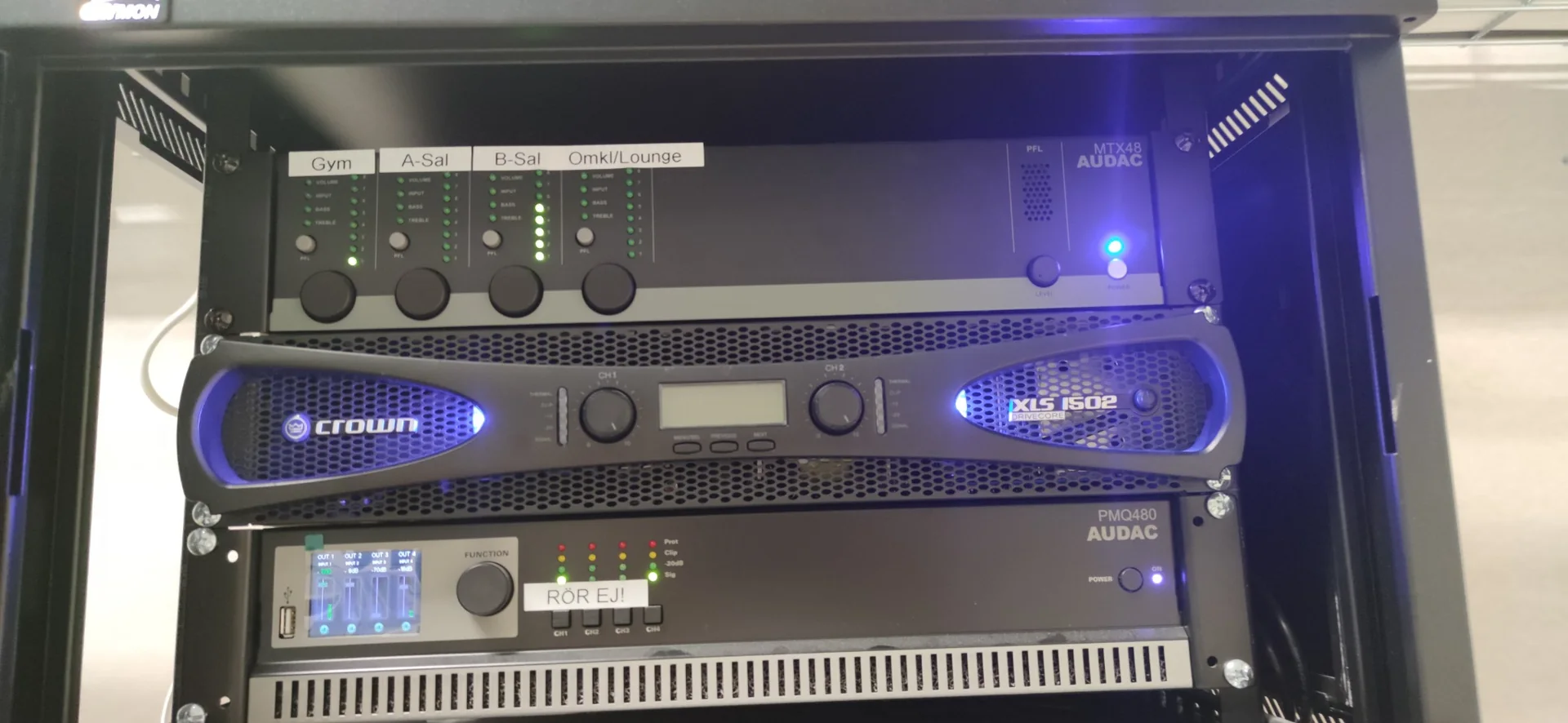 Teknikrack på STC Kil med central zonstyrning och signalhantering