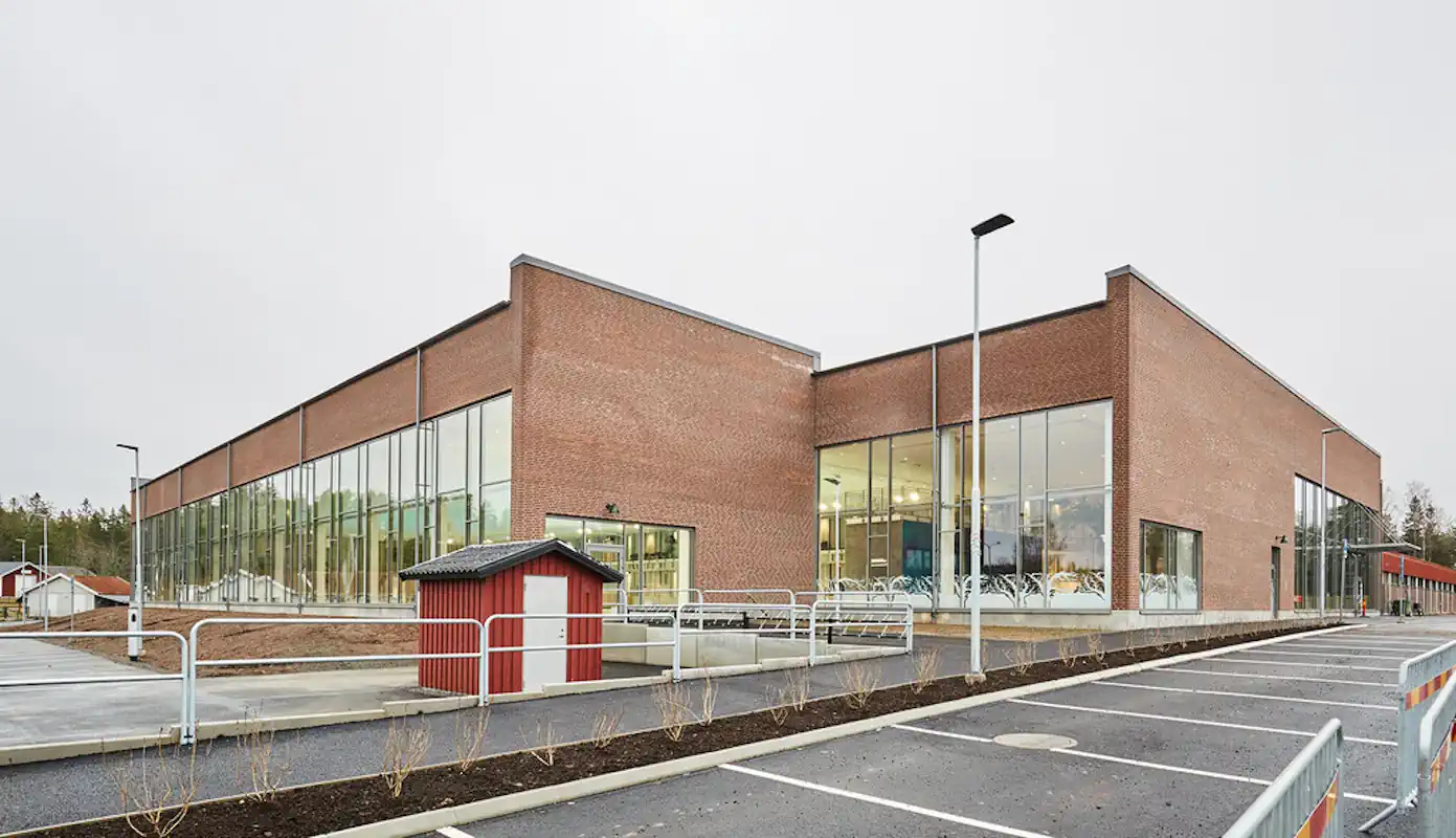 Säffle simhall med zonindelat ljudsystem i fuktig miljö från AVAB